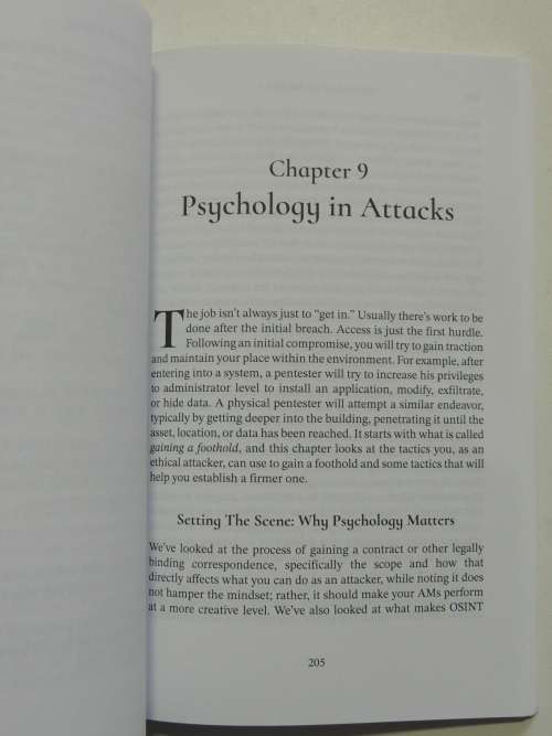 The Art Of Attack - Attacker Mindset For Security Professionals - Maxie Reynolds