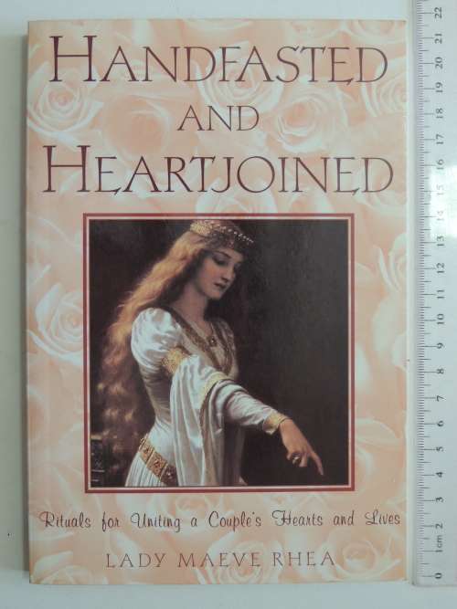 Handfasted And Heartjoined - Rituals For Uniting A Couple`s Hearts And Lives -  Lady Maeve Rhea