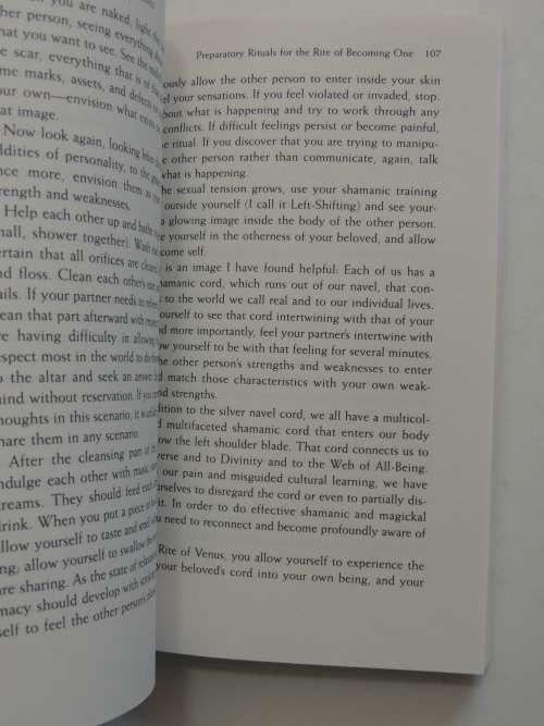 Handfasted And Heartjoined - Rituals For Uniting A Couple`s Hearts And Lives -  Lady Maeve Rhea