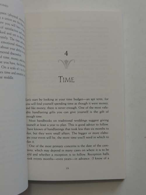 Handfasted And Heartjoined - Rituals For Uniting A Couple`s Hearts And Lives -  Lady Maeve Rhea