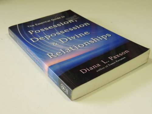 The Essential Guide to Possession, Depossession & Divine Raltionships - Diana L Paxson