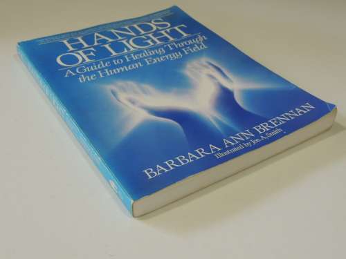 Hands of Light, A Guide to Healing Through the Human Energy Field - Barbara Ann Brennan