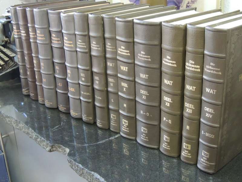 Die Afrikaanse Woordeboek (Dele I - 14 , I - S (SKOOI),  ) - P.C.Schoonees (Hoofredakteur)