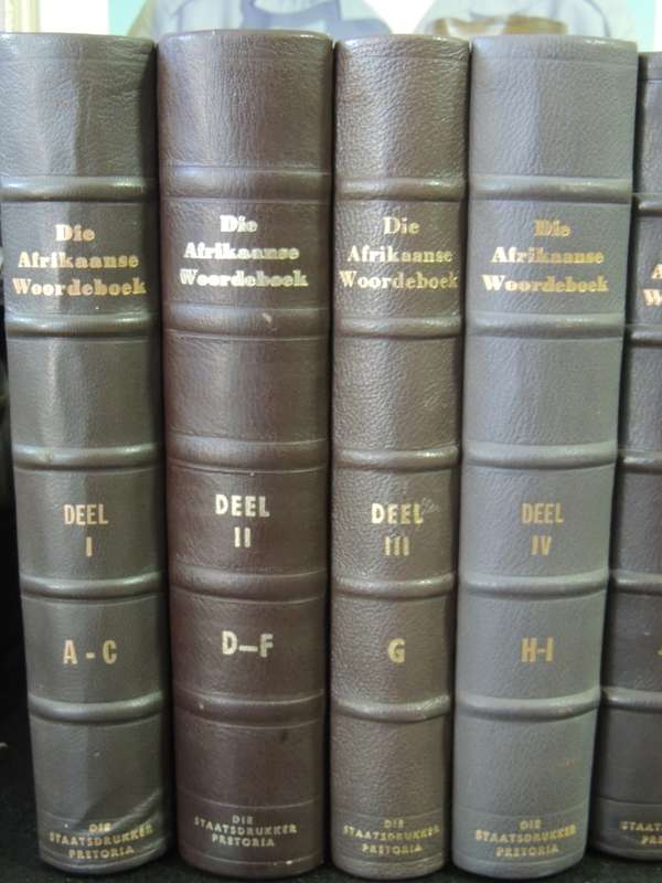 Die Afrikaanse Woordeboek (Dele I - 14 , I - S (SKOOI),  ) - P.C.Schoonees (Hoofredakteur)