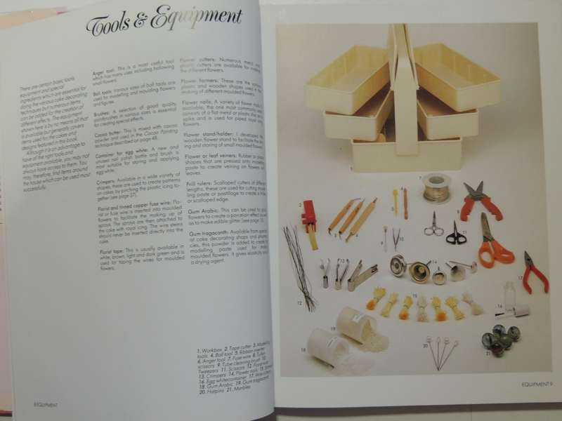 Cake Decorating and Sugarcraft: More than 50 Designs with Step by Step Instructions - Sylvia Coward
