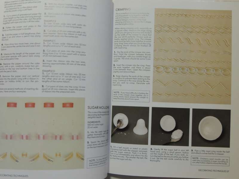 Cake Decorating and Sugarcraft: More than 50 Designs with Step by Step Instructions - Sylvia Coward