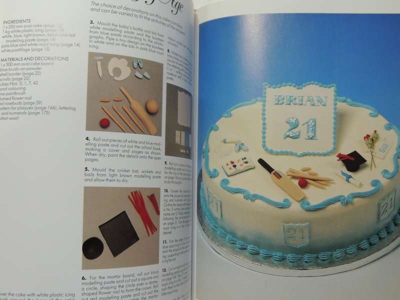 Cake Decorating and Sugarcraft: More than 50 Designs with Step by Step Instructions - Sylvia Coward