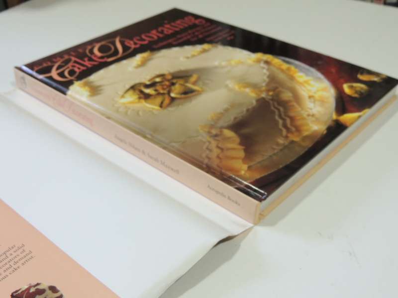 Complete Cake Decorating: Techniques, Basic Recipes & Beautiful Cake Projects for All OccasionsAnge