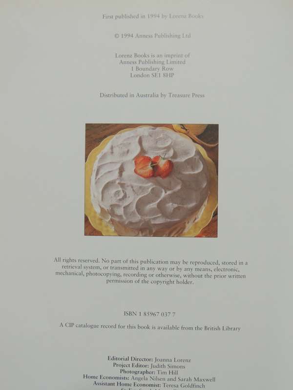 Complete Cake Decorating: Techniques, Basic Recipes & Beautiful Cake Projects for All OccasionsAnge