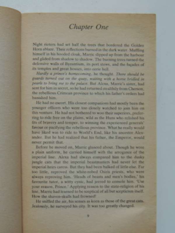 Byzantium`s Crown - Book One: Heirs To Byzantium - Susan Shwartz