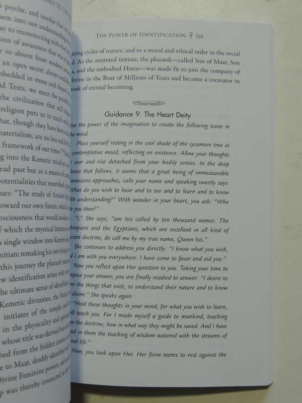 Becoming A Garment Of Isis - A Nine-Stage Initiatory Path Of Egyptian Spirituality - Naomi Ozaniec