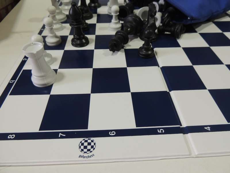 Chess Set Medium/Large with Staunton Style Chess Pieces plus Fold Up Board