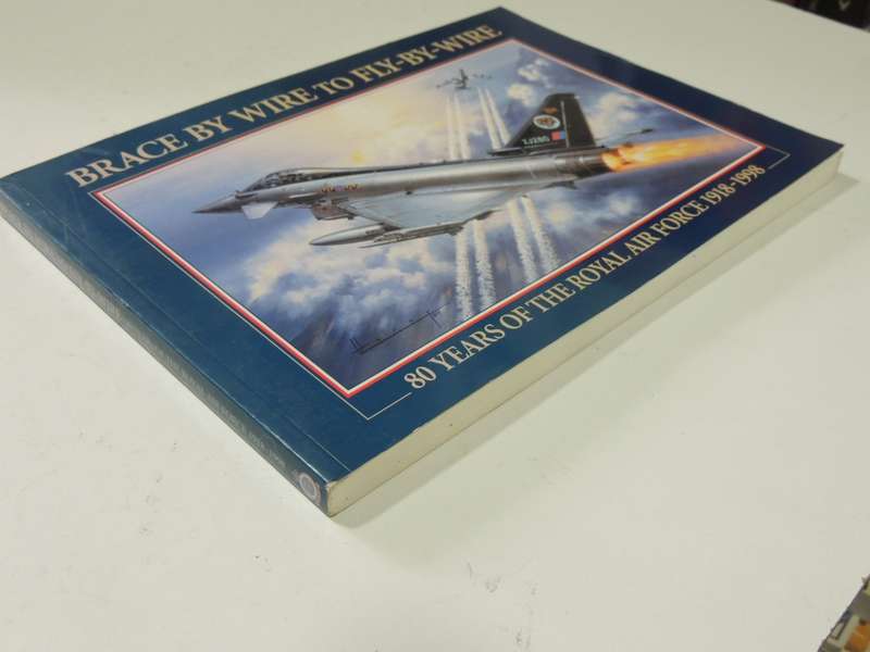 Brace By WireTo Fly-By-Wire - 80 Years Of The Royal Air Force 1918-1998 - Peter R. March