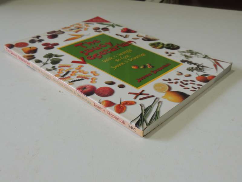 The Saucy Vegetarian - Quick & Healthful No-Cook Sauces & Dressings - Joanne Stepanaik