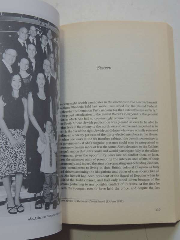 The Moon Can Wait - A Biography Of The Hon A.E. Abrahamson - Paul Clingman