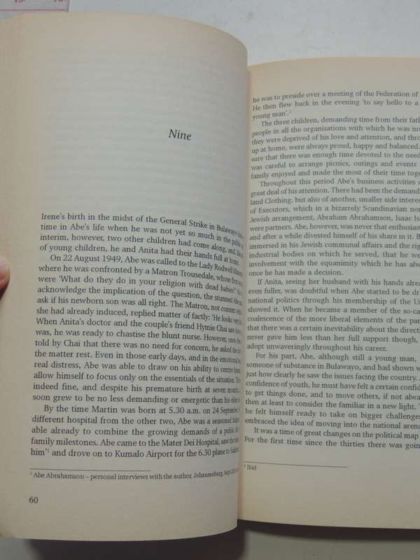 The Moon Can Wait - A Biography Of The Hon A.E. Abrahamson - Paul Clingman