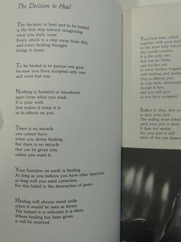 A Gift Of Healing - Selections From A Course In Miracles - ed Frances Vaughan & Roger Walsh