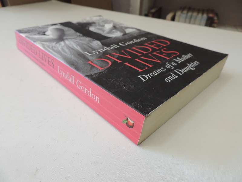 Divided Lives, Dreams Of A Mother And Daughter - Lyndall Gordon
