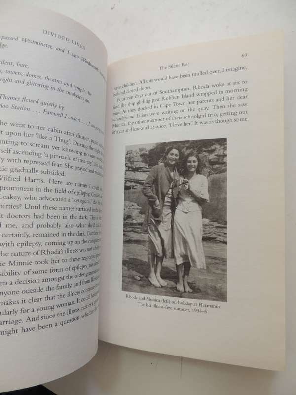 Divided Lives, Dreams Of A Mother And Daughter - Lyndall Gordon