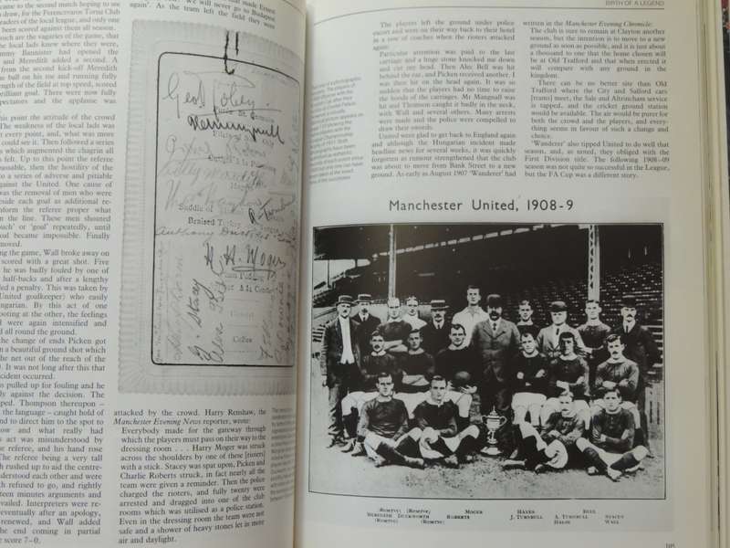 The Hamlyn Illustrated History of Manchester United - Tom Tyrrell & David Meek