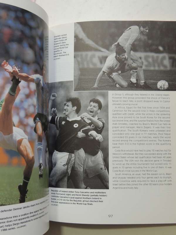 The World Cup 1930 - 1990 Sixty Glorious Years of Soccer`s Premier Event - Jack Rollin