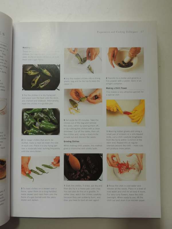 The Chili-Lover`s Cookbook, Add Fire to your Cooking...140+ Spicy Recipes - Jenni Fleetwood