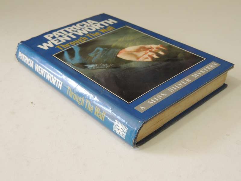 Through The Wall - A Miss Silver Mystery - Patricia Wentworth  1986