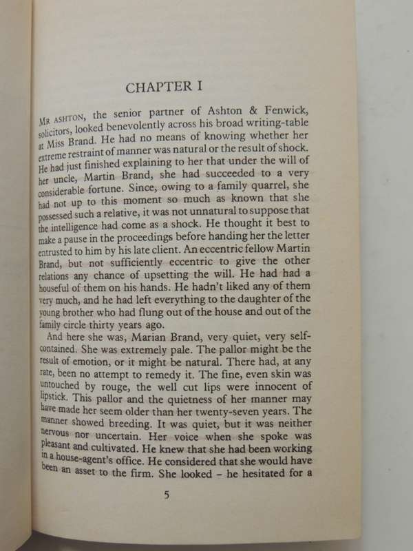 Through The Wall - A Miss Silver Mystery - Patricia Wentworth  1986
