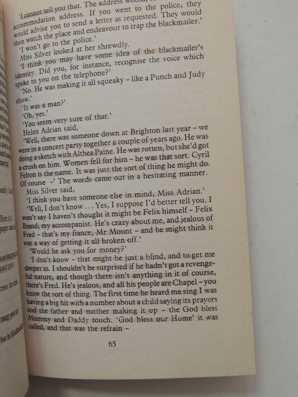 Through The Wall - A Miss Silver Mystery - Patricia Wentworth  1986