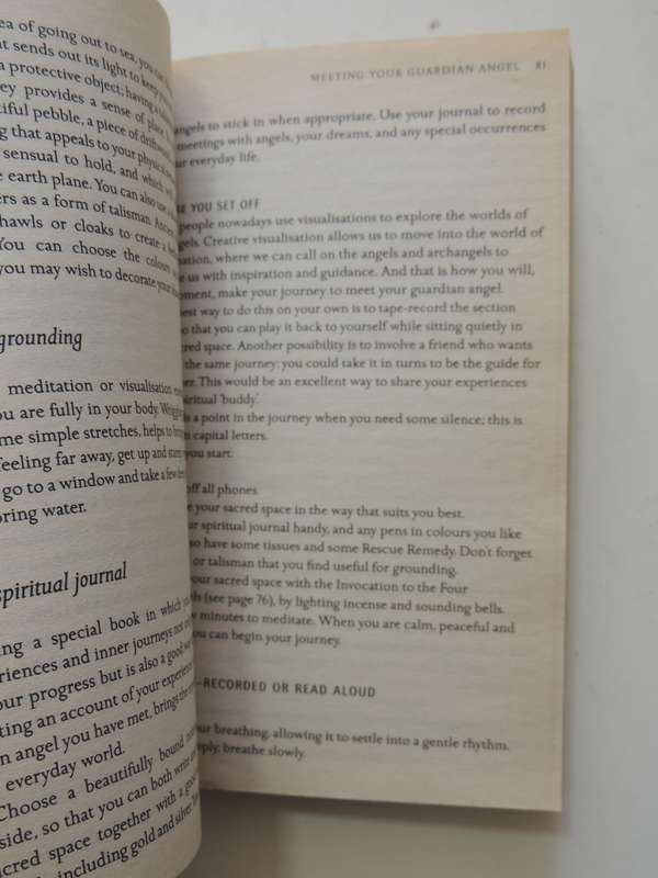 Living With Angels - Bringing Angels Into Your Everyday Life- Theolyn Cortens