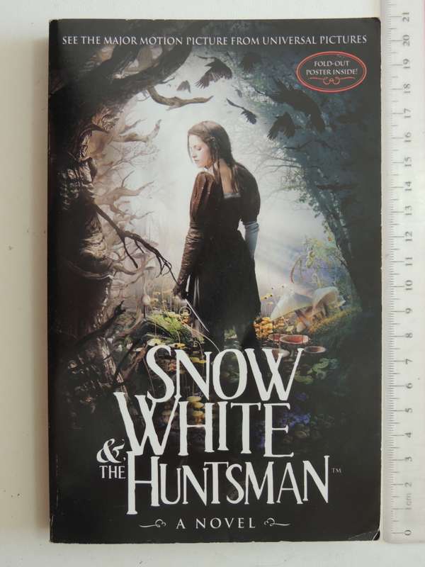 Snow White & The Huntsman - Lily Blake     (Fold Out Poster Included)