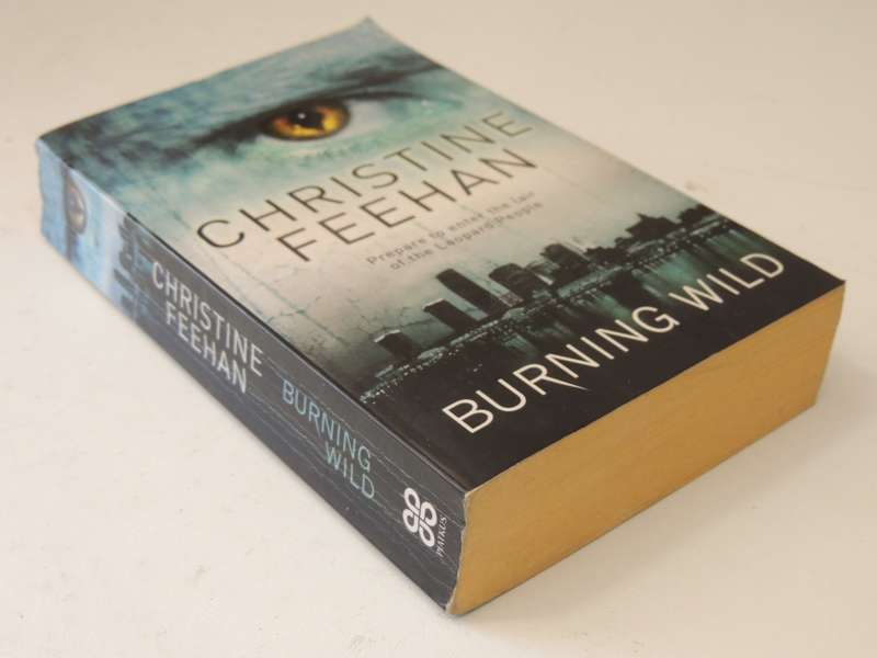 Burning Wild - A Leopard People Novel- Christine Feehan