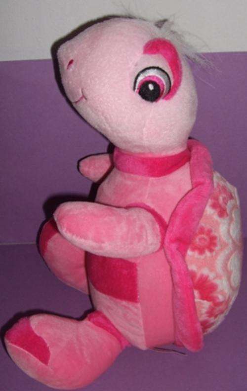 turtle animal fluffy stuf stuffed toy soft cuddle cuddly cute smile smiling sit sitting white flower new kid children daughter child play thing happy must have closing soon bargain cheap low price bid buy now auction crazy wacky wednesday tuesday weekend collection bedroom bed female son 
