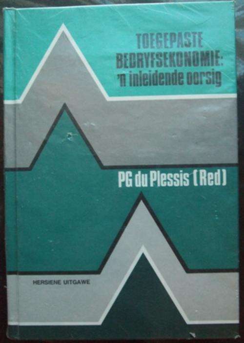 Die Beleggings Besluit  Author: P.G du Plessis  Hierdie boek word op n maklike verstaanbare maar tog insiggewende vlak aangebied oor belleggings, aandele en die werking van die Johannesburgse effektebeurs.  Die boek is so saamgestel dat dit as n algemene inleiding tot die studieveld van veral die bedryfsekonomie die breë agtergrond en omgewing uitspel waarbinne die onderneming funksioneer. Die rol van bestuur, die plek van die produk, die invloed van die algemene ekonomie en die belangrikheid van die finansiële funksie word veral beklemtoon.   Boek het tabelle, figure en skale.  Daar is potlood aantekeninge in boek en sommige sinne is onderlyn in potlood. Kan net uitgeveë word.  Boek is in goeie toestand.  book study studying school college university research intellect intelligence child student scholar lecture lecturer economy business politics economics liturgy literature non-fiction non fiction nonfiction bachelor bachelors certified certified qualified qualification best bargain amazing low price deal red hot closing soon crazy weekend friday monday tuesday wednesday thursday wacky snap gift present knowledge is power learning learn learner k53 boek navorsing inligting information unisa statements finance capital capitol fund funding investments jse stock exchange forex sarb