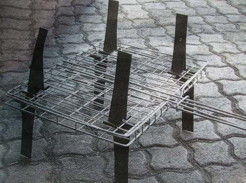 Clip On Legs for braai grid - no tripod or bricks needed ever again
