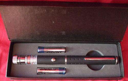 200mw Red Laser pointer gadget electronics Original Box black white bright light New super bright Unscrew cap solid beam different light shows Batteries included gift present birthday christmas toy amazing wow patterns dots line outdoors indoors lights accesories acces battery silver bargain low price cheap closing soon bid buy collector edition item deal crazy tuesday auction wacky wednesday snap friday special weekend Crazy R1 one rand dad husband boss boyfriend friend grandfather weird unusual sharp 