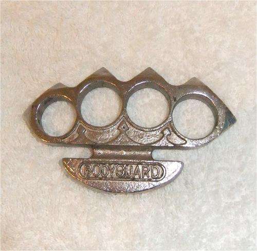 knuckle duster buster affordable top notch quality personal safety stun bouncer bully thief security police saps sap swat fbi tactic tactical tactics specialist thug gangster gang knife dagger sword