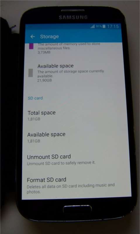Samsung Galaxy S4 GT-i9500 32GB Smartphone with 2GB MicroSD Card and 2x Free Covers in Original Box