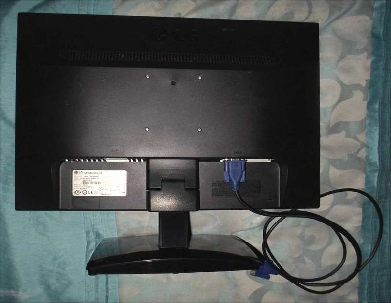 20" LG Flatron E2041 (E2041S-bn) LED Display Monitor (Screen) with D-Sub (VGA) Cable