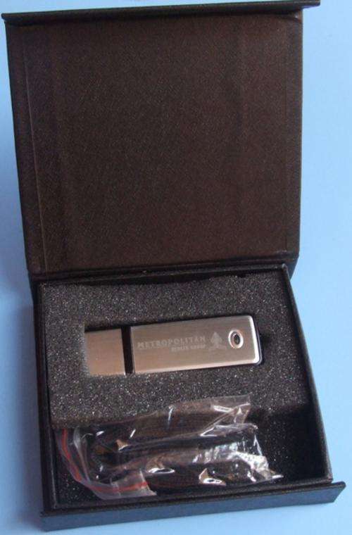 2Gig Silver Metropolitan Flashdrive - in black Box