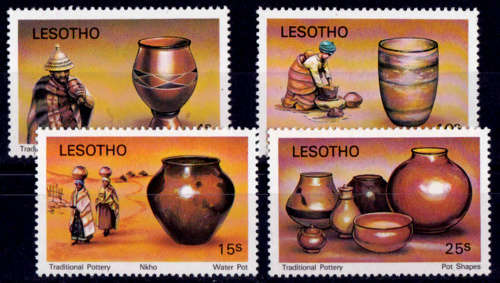 LESOTHO 1980, 20 Nov, TRADITIONAL POTTERY, set, MNH, CV +/-R 25.00 view scans