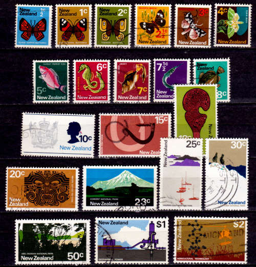 NEW ZEALAND 1970 - 1976, Local Motifs, set, UH, CV +/-R 130.00 view scans