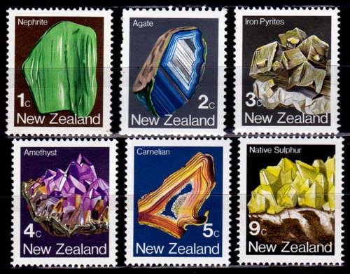 NEW ZEALAND 1982, 1 Dec. MINERALS, set, MH, CV+/- R 25.00, view scans
