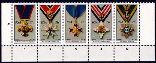 RSA 1990,  6 Dec. NATIONAL ORDERS of SA, setenant strip, MNH, CV R 15.00 view scans