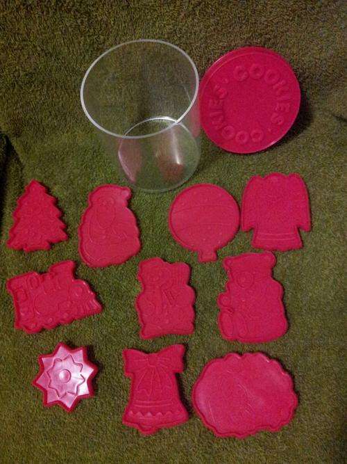 10x Christmas Cookie Cutters In Container
