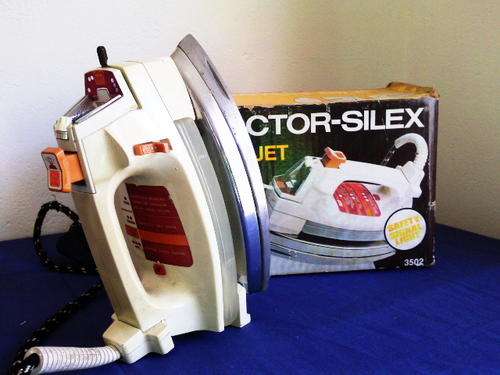 VINTAGE Proctor-Silex Super Jet Of Steam Iron