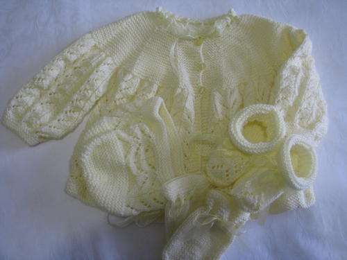Beautiful baby set in yellow. Size 3-6  months
