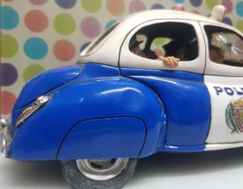 Comic Art of Guillermo Forchino - The Police car (retired item)