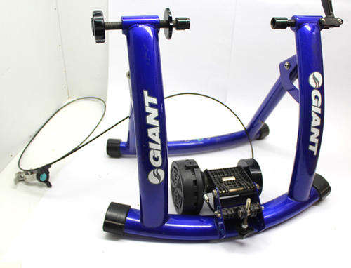 GIANT Indoor and outdoor bike trainer