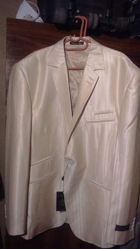 **CRAZY R1 AUCTION** GIANNI VERSACE MADE IN ITALY. WORTH R7500.DON'T MISS OUT!!!